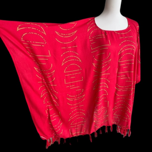 0097/ Bright Red Moon Chase Pattern Poncho - Picture 4 of 10
